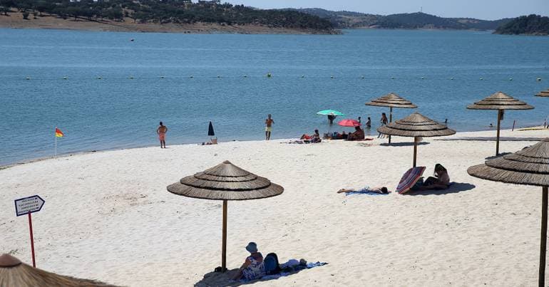 Fourteen districts under yellow warning due to hot weather