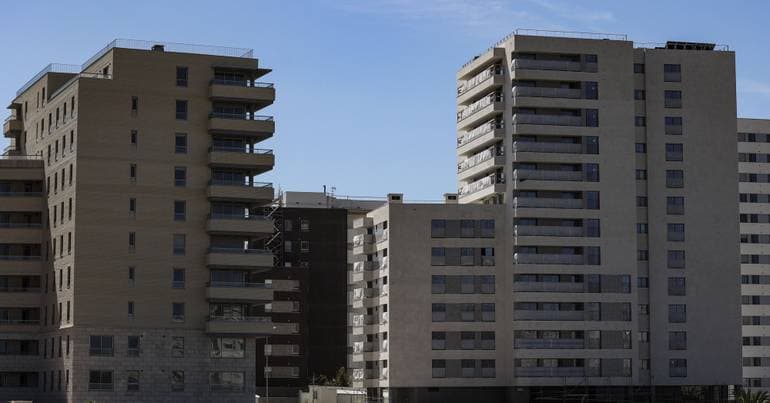 Mortgage interest rate falls to 3.065% in May