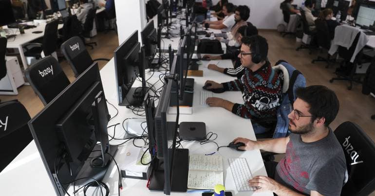 Government strengthens AI support scheme for small and medium-sized enterprises