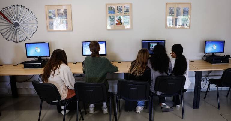 More than half of immigrant pupils have already experienced discrimination