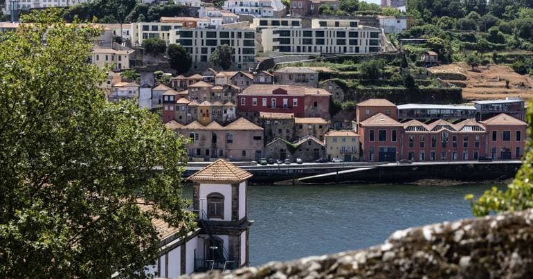 Gaia votes to raise tourist tax to €3