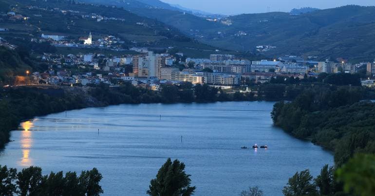 Three rescued after shipwreck on the Douro in Porto