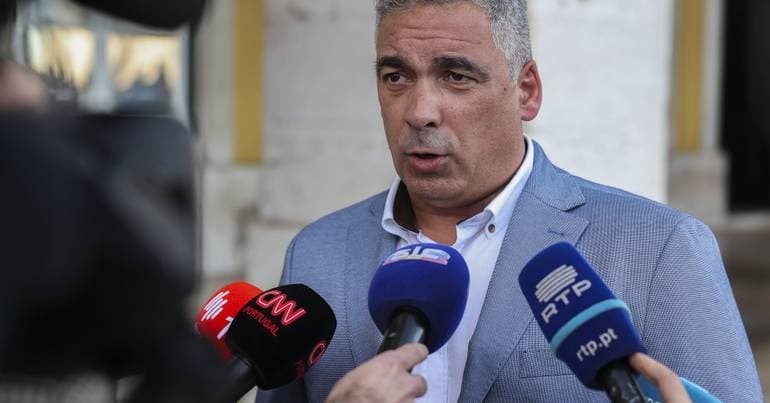 Union to challenge transfer of prison guards