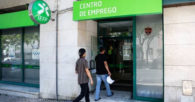 A quarter of working women held precarious contracts