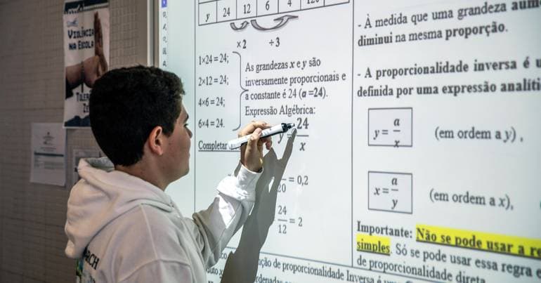 Solution does not address Azorean students, says JS
