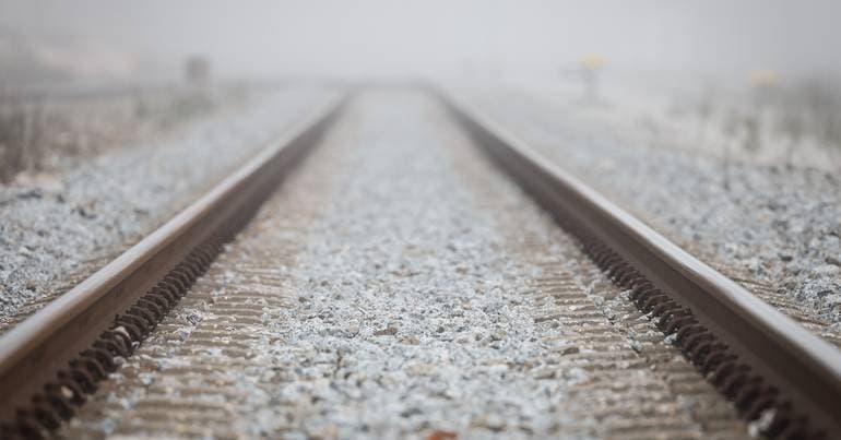 Man dies after being struck by a train in Moledo
