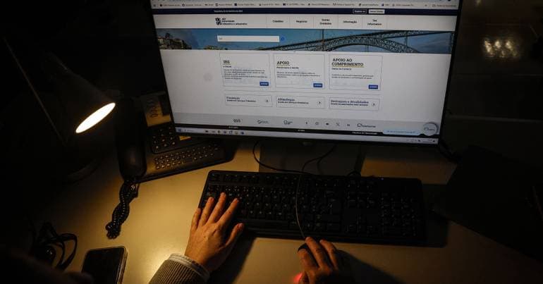 IRS: Tax authority did not refund 9,000 euros and did not collect 32,000