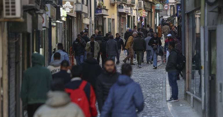 Digital platform 'Fica, Imigrante' aims to answer questions