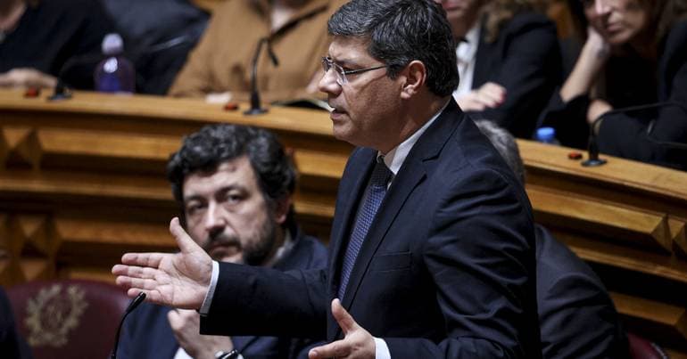 Right-wing parties advise PS to drop the "Fernanda Câncio syndrome"