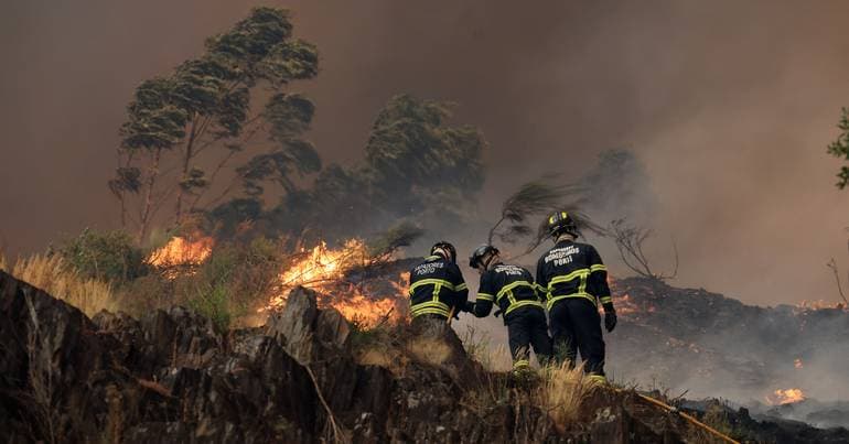 Arouca firefighters: one discharged, another leaves Intensive Care