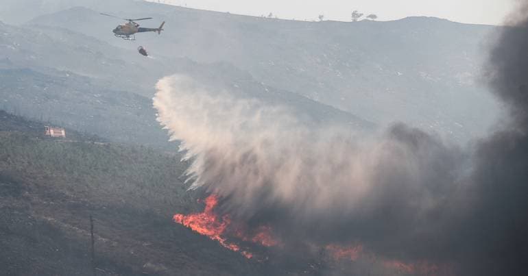 Almalaguês: fire mobilises 12 aerial assets