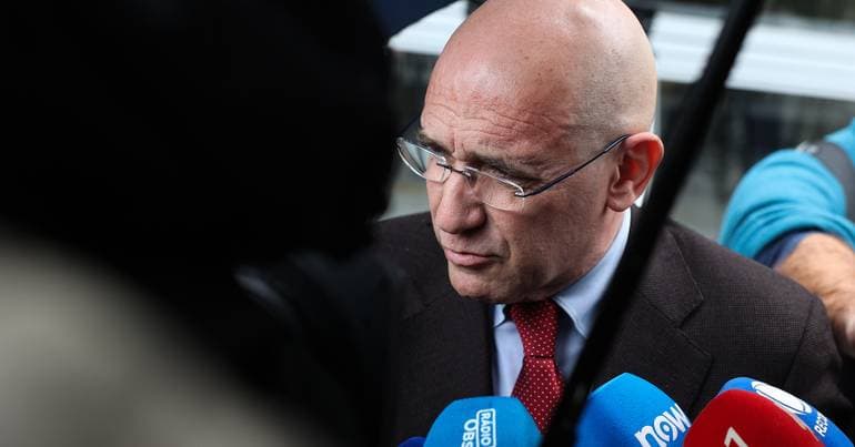 Passos Coelho remains silent ahead of the second round