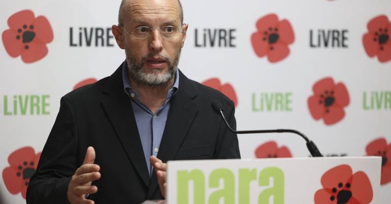 Livre accuses the right of wanting to rush labour reform