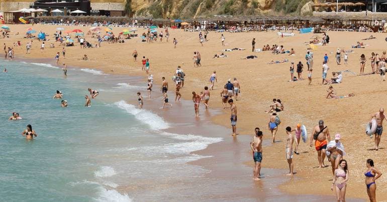 Albufeira begins season with a shortage of lifeguards