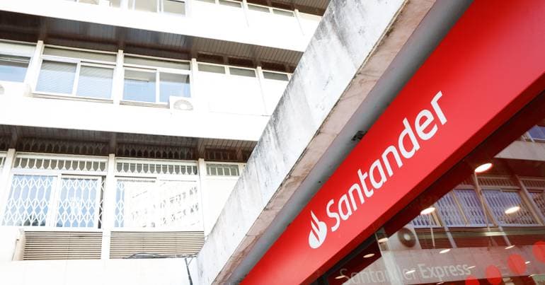 Santander: Nearly 500 executives received over one million