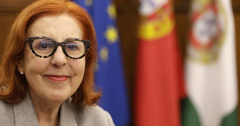 Minister advocates burying power lines