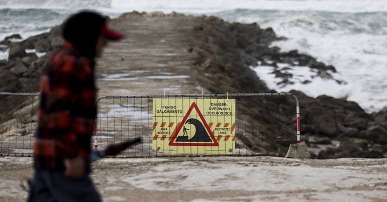 Caparica. Park calls for evacuation of low-lying areas