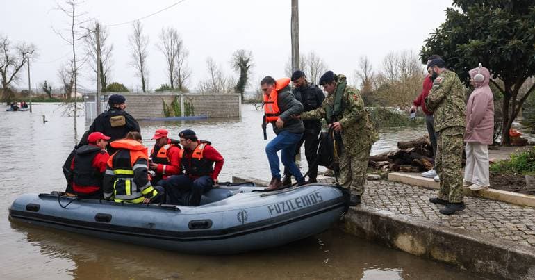 Around 1,200 displaced in mainland Portugal