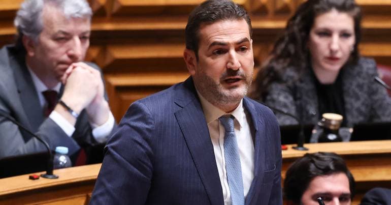 After criticism from Passos, Soares defends "peaceful change"