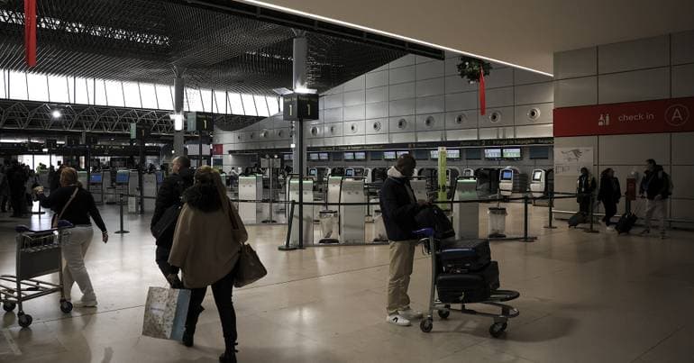 Guinean students stranded at Lisbon airport