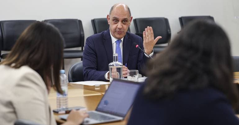 Former Health Minister questions Air Force emergency role