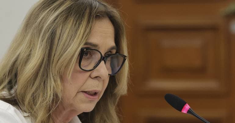 Health Minister announces stricter rules for additional surgeries