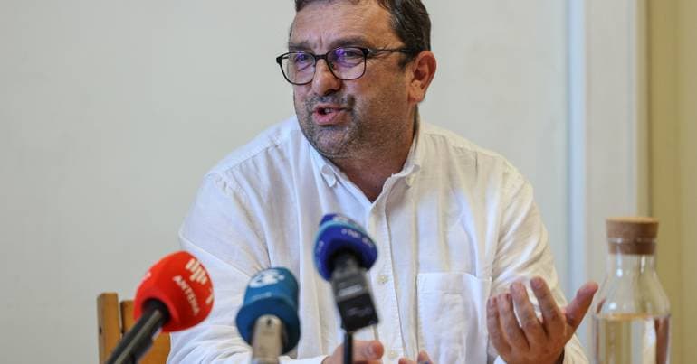 Union requests mediation to negotiate collective bargaining