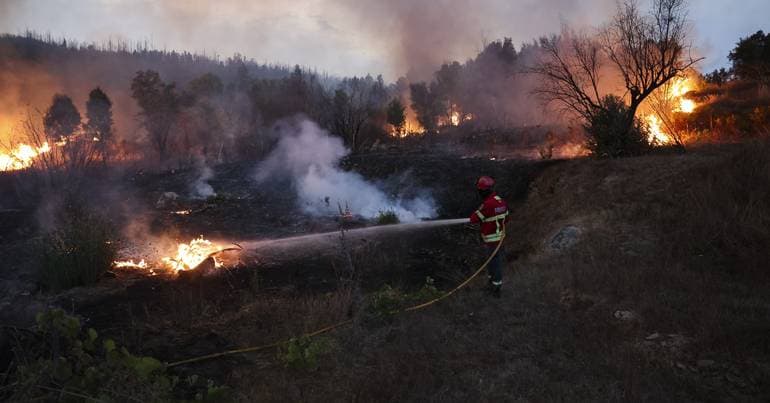 Fire in the Mirandela municipality responding to firefighting efforts