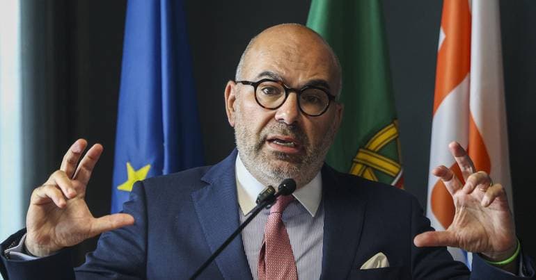 Casa Para Viver platform delivers open letter to the minister