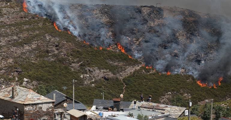 Wildfires: Arouca firefighter stable after surgery