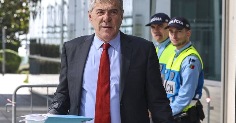 Sócrates uses the archiving of the Parque Escolar case to his advantage