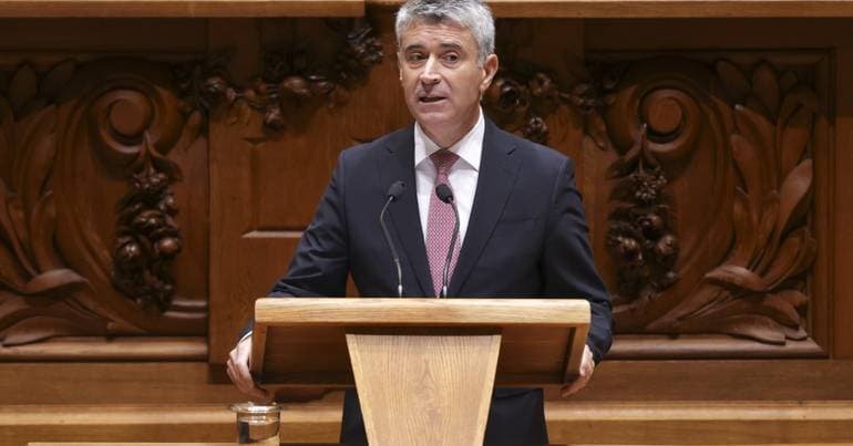 José Luís Carneiro: "I am different from Montenegro"