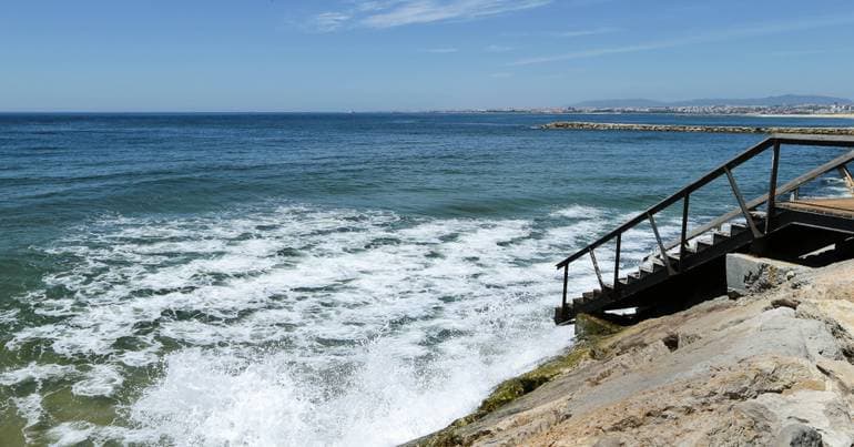 Search resumed for young man missing in Costa da Caparica