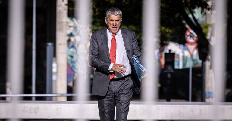Session resumes with formalisation of Sócrates' new defence lawyer