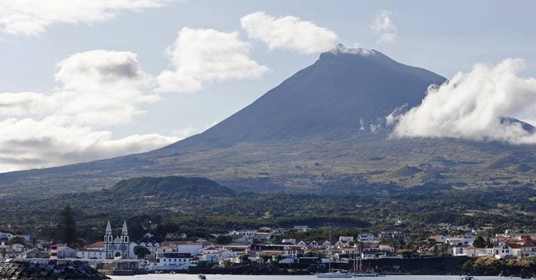3.0 magnitude earthquake on the Richter scale in Pico and Faial