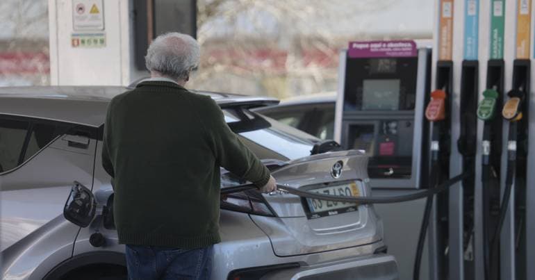 IL wants fuel stations to disclose tax burden