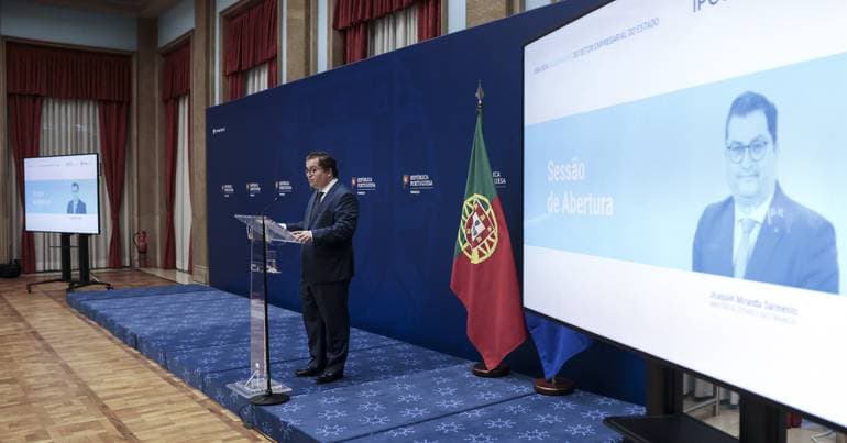 Brussels projects start of deficit period for Portugal