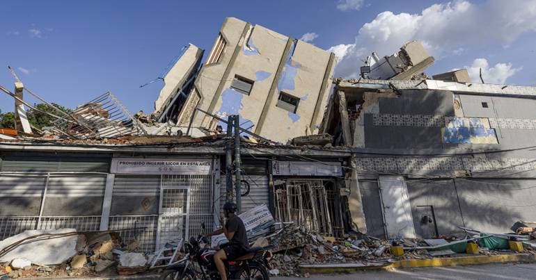 Earthquakes have already killed 4,829 people, including 119 Portuguese citizens