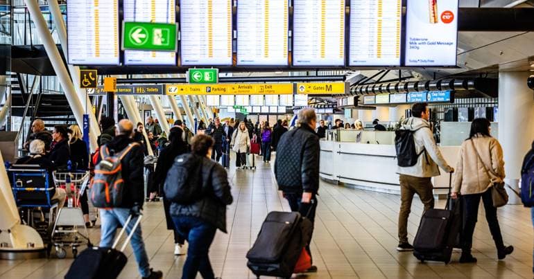 Commercial flights in the European Union rise by almost 4%