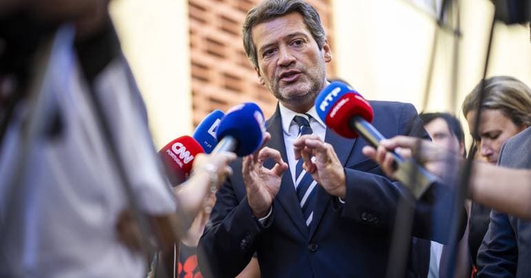 Ventura admits he would not grant asylum to Flávio Bolsonaro