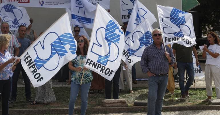 Minister guarantees payment of overtime to teachers