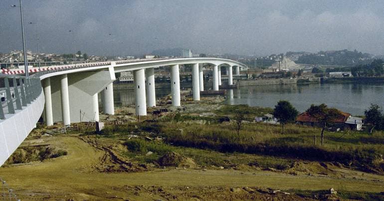 Search for man missing in the Douro suspended