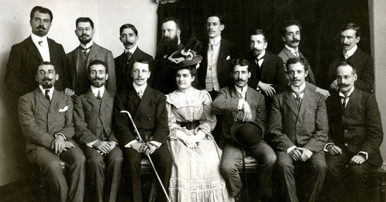Parliament approves tribute to Carolina Beatriz Ângelo