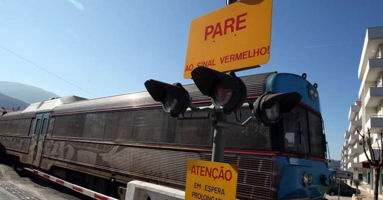 Level crossing: Vila Franca demands reinstatement of police presence