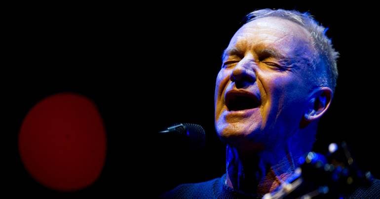 Sting debuts with a concert at Figueira da Foz beach