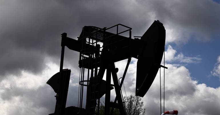 Oil rises nearly 5% after crossfire between Israel and Iran