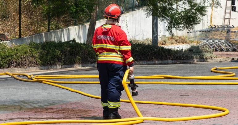Abrantes: 40 personnel fight fire at scrapyard
