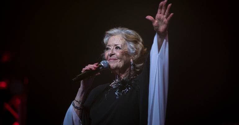 Government awards Medal of Cultural Merit to Simone