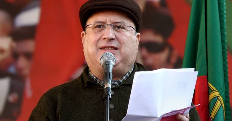 Farewell to the radio of Cândido Mota