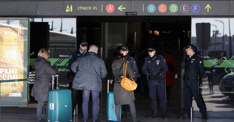 Easter: More police and border control posts at airports